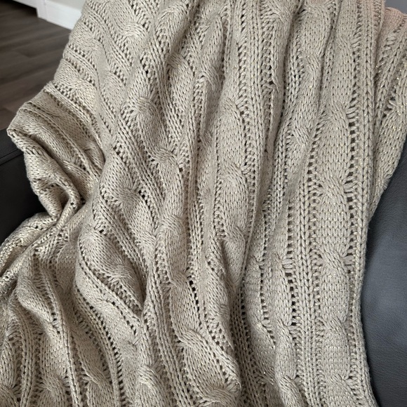 Gorgeous Decorative Throw from World Market… Pristine!! - Picture 2 of 5